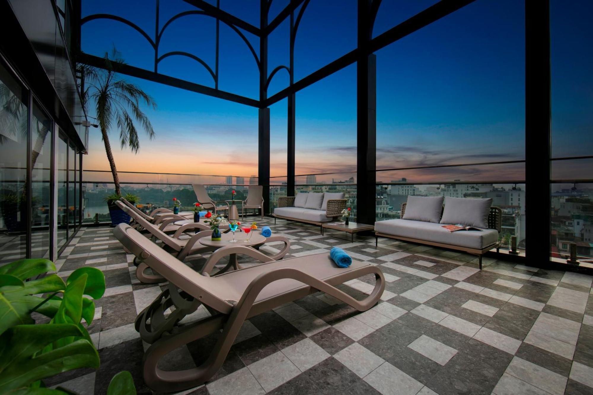 May De Ville Lakeside Hotel Ханой Екстериор снимка The Sky Bar