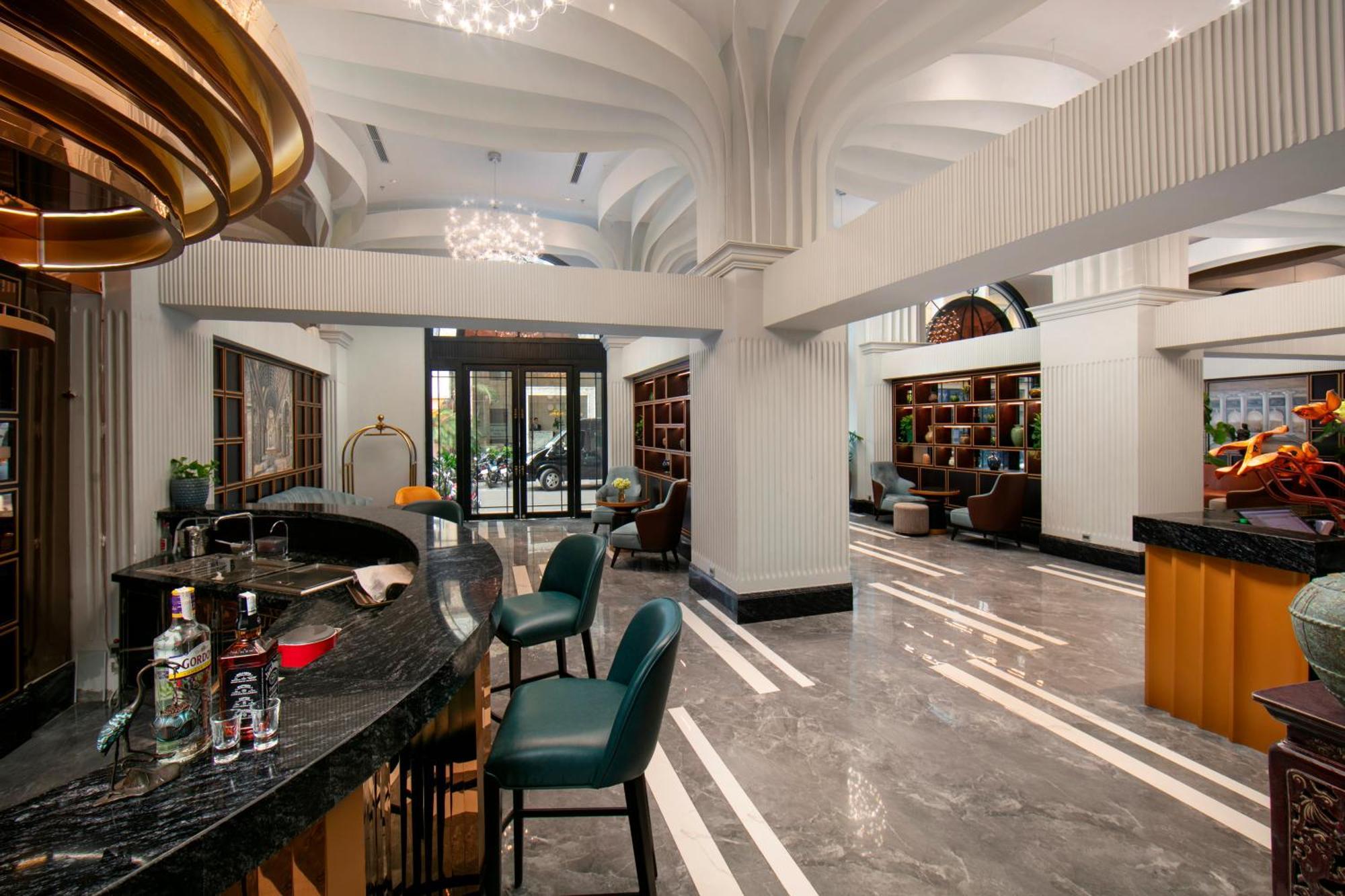 May De Ville Lakeside Hotel Ханой Екстериор снимка The lobby of the hotel