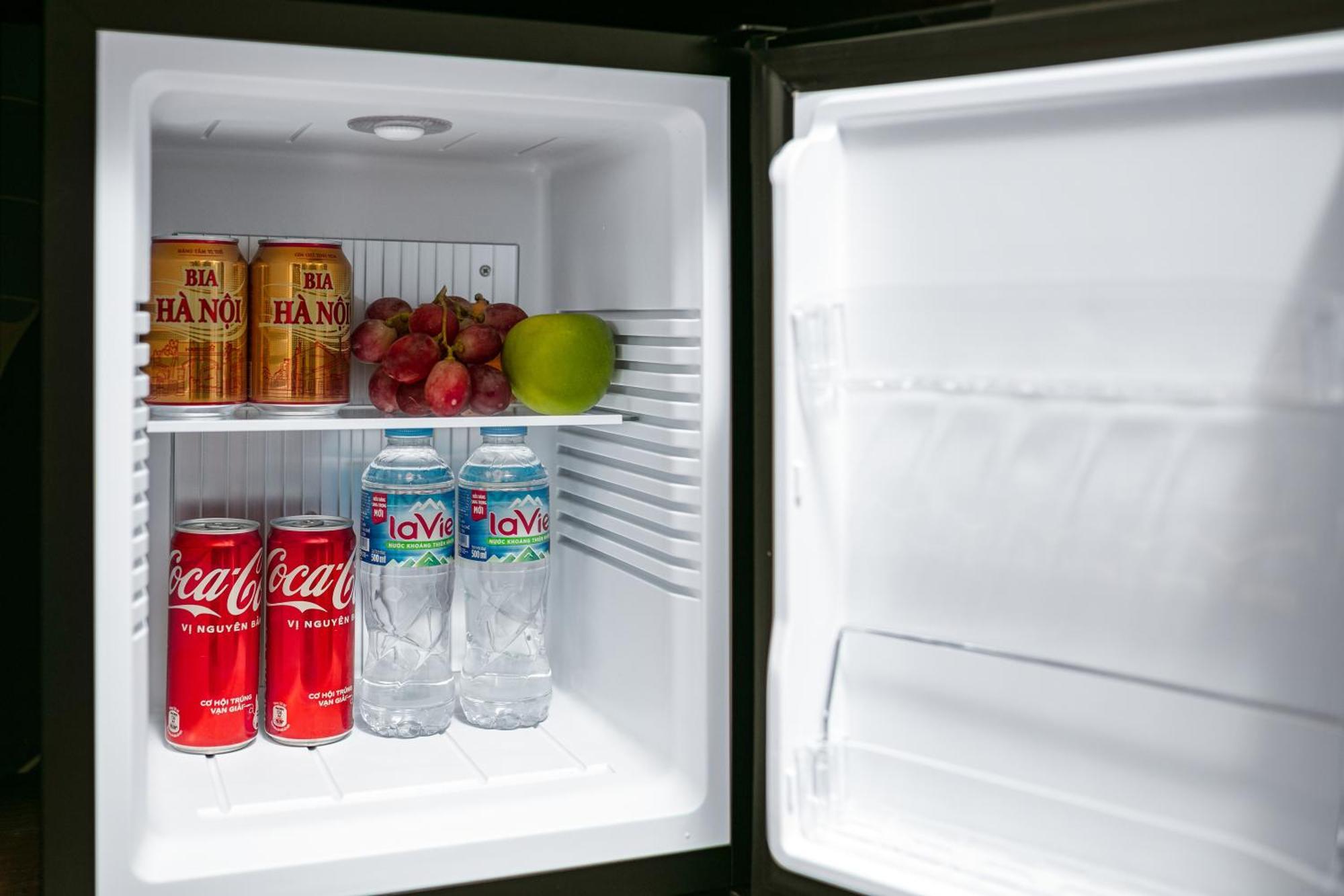 May De Ville Lakeside Hotel Ханой Екстериор снимка A mini-refrigerator