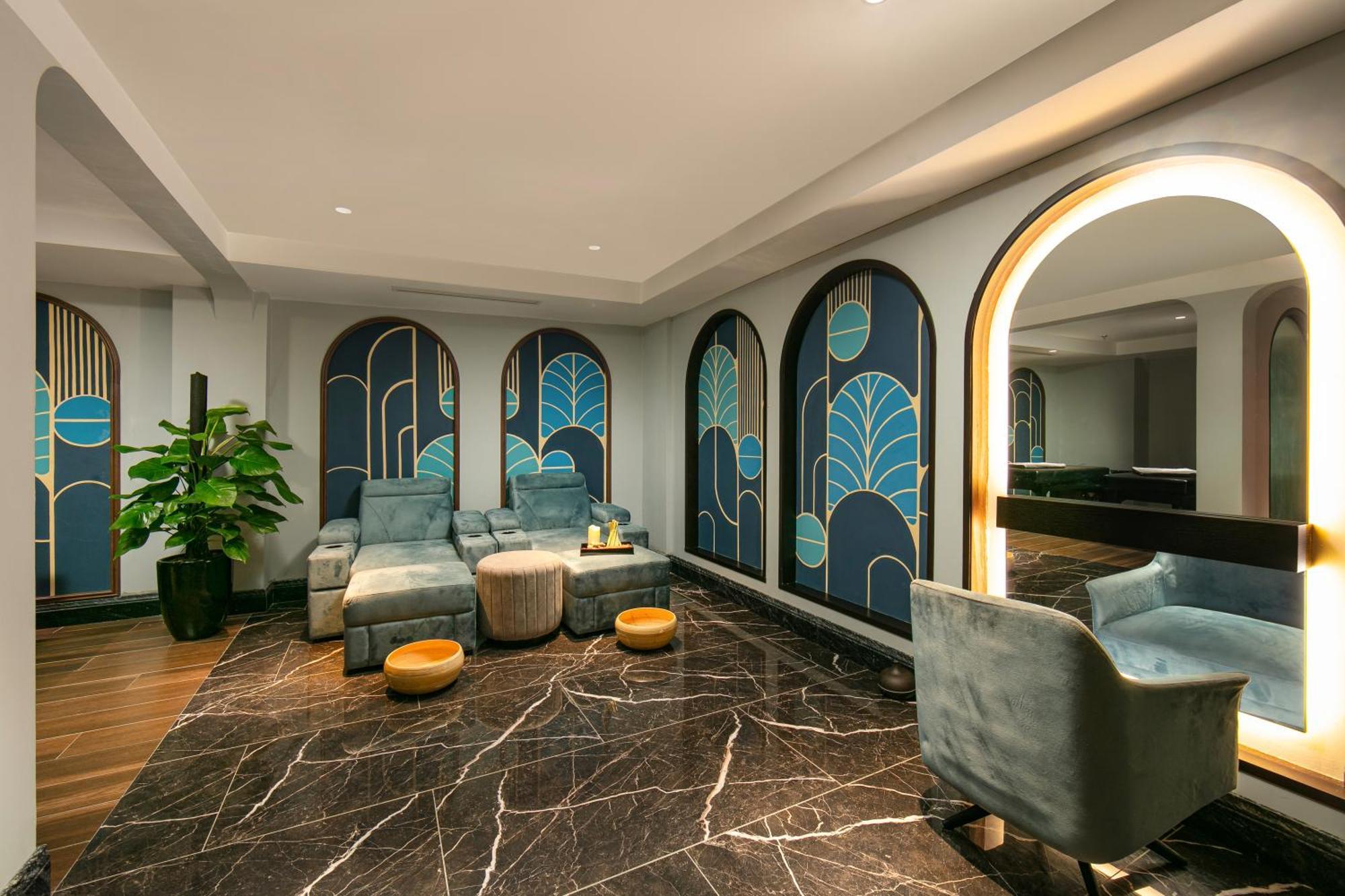May De Ville Lakeside Hotel Ханой Екстериор снимка The lobby of the hotel