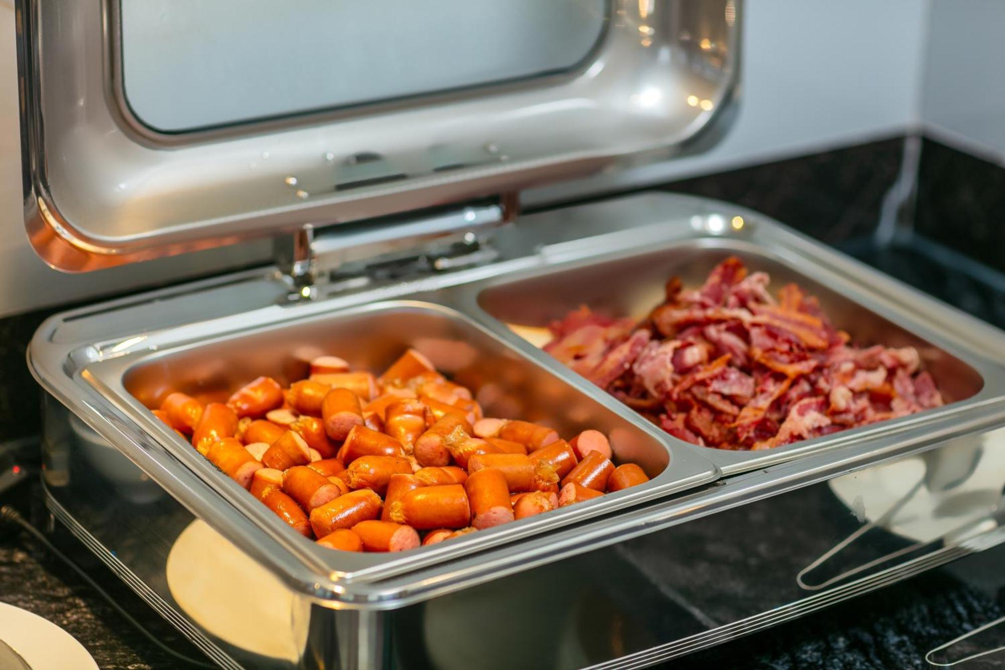 May De Ville Lakeside Hotel Ханой Екстериор снимка A chafing dish