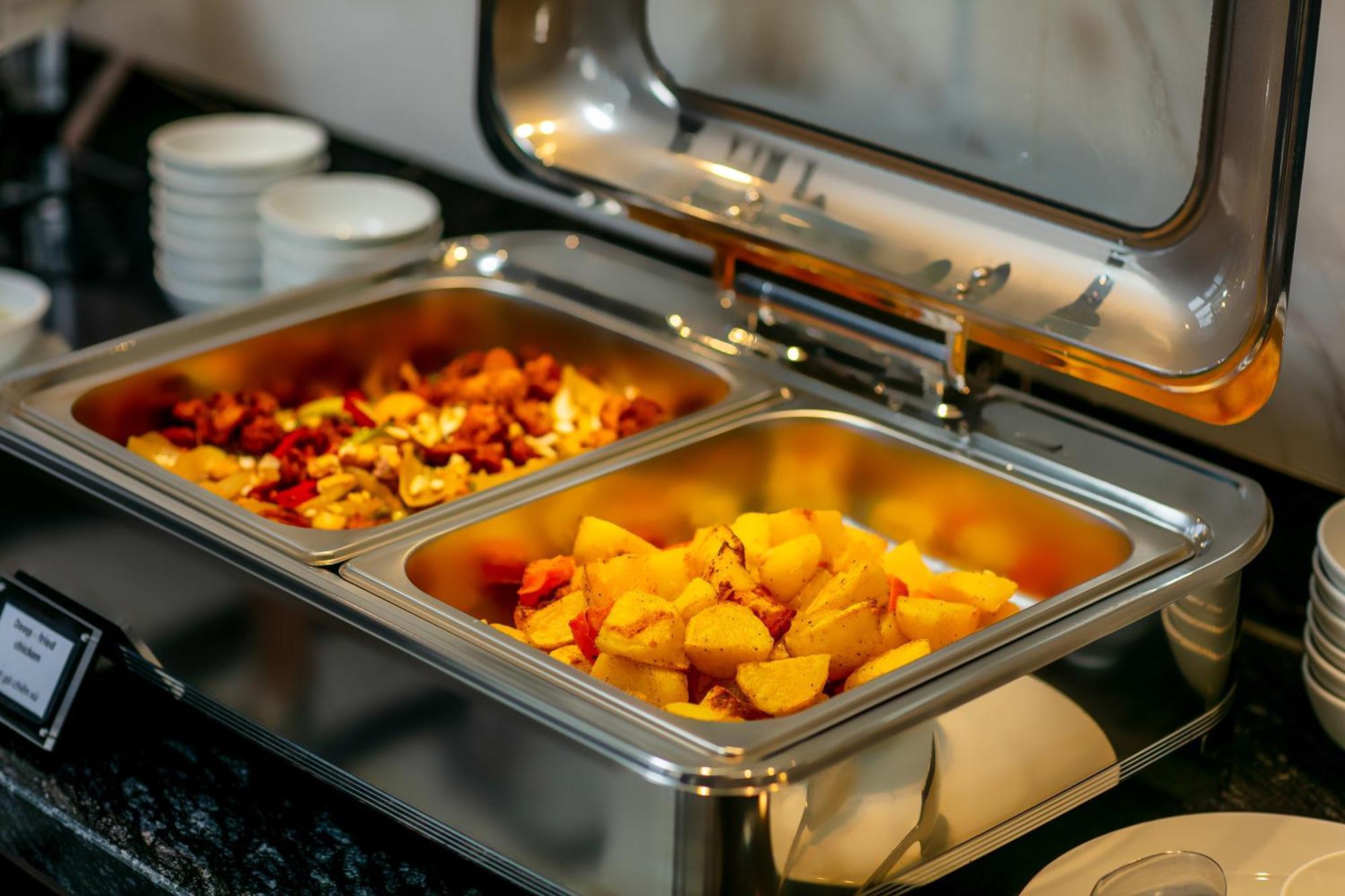 May De Ville Lakeside Hotel Ханой Екстериор снимка A chafing dish