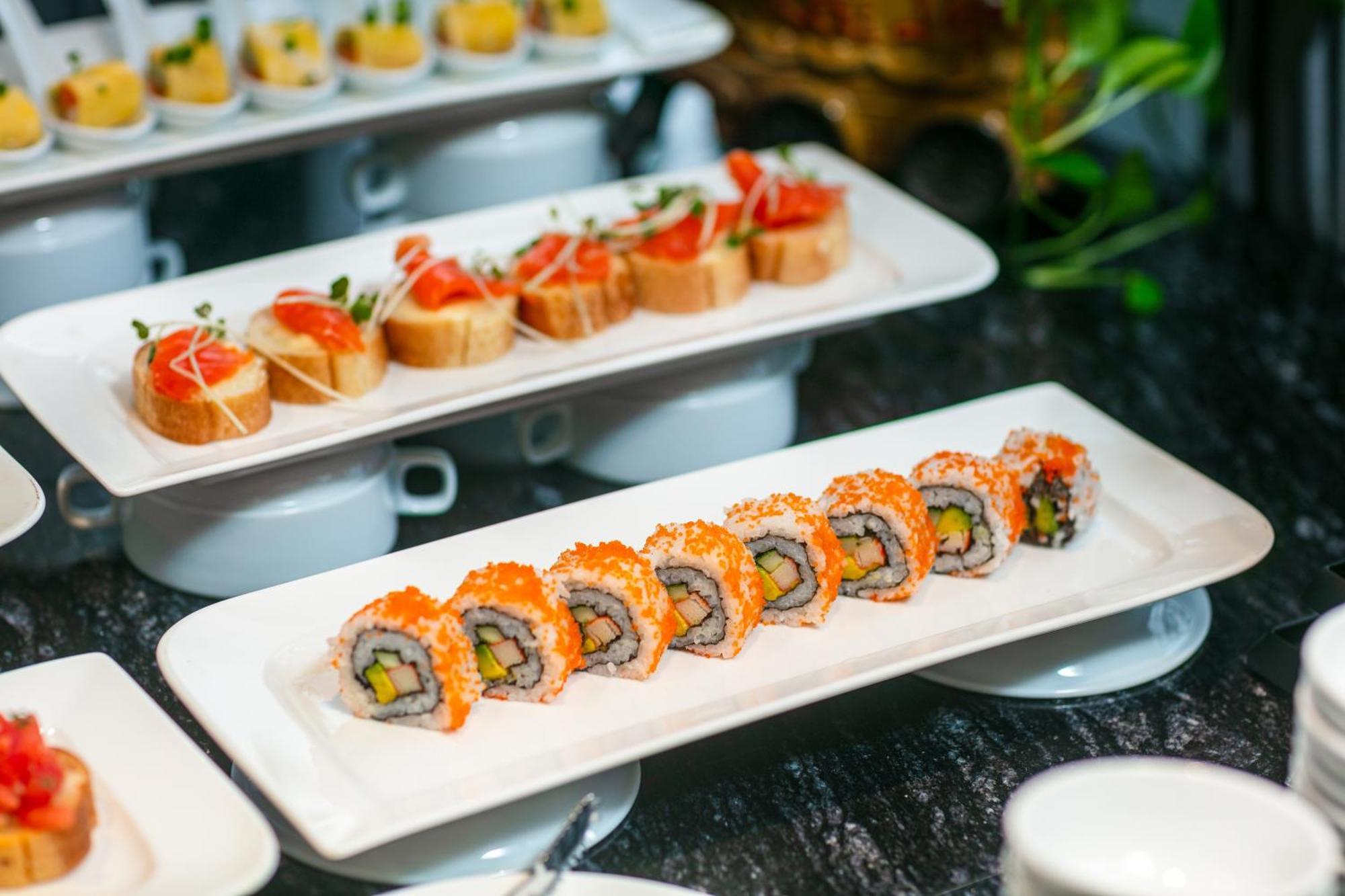 May De Ville Lakeside Hotel Ханой Екстериор снимка California roll